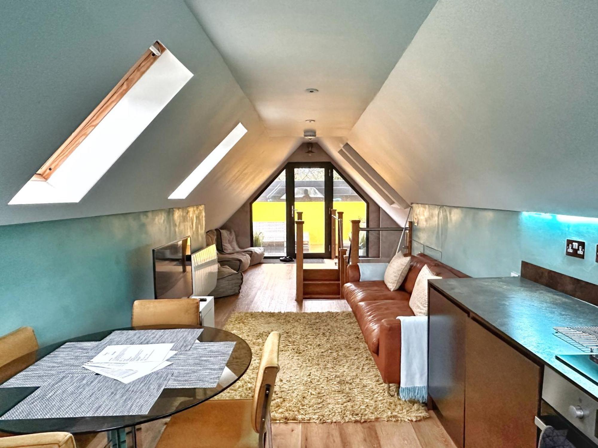 Chy Glynn. Luxury With Hot Tub And Views. *
