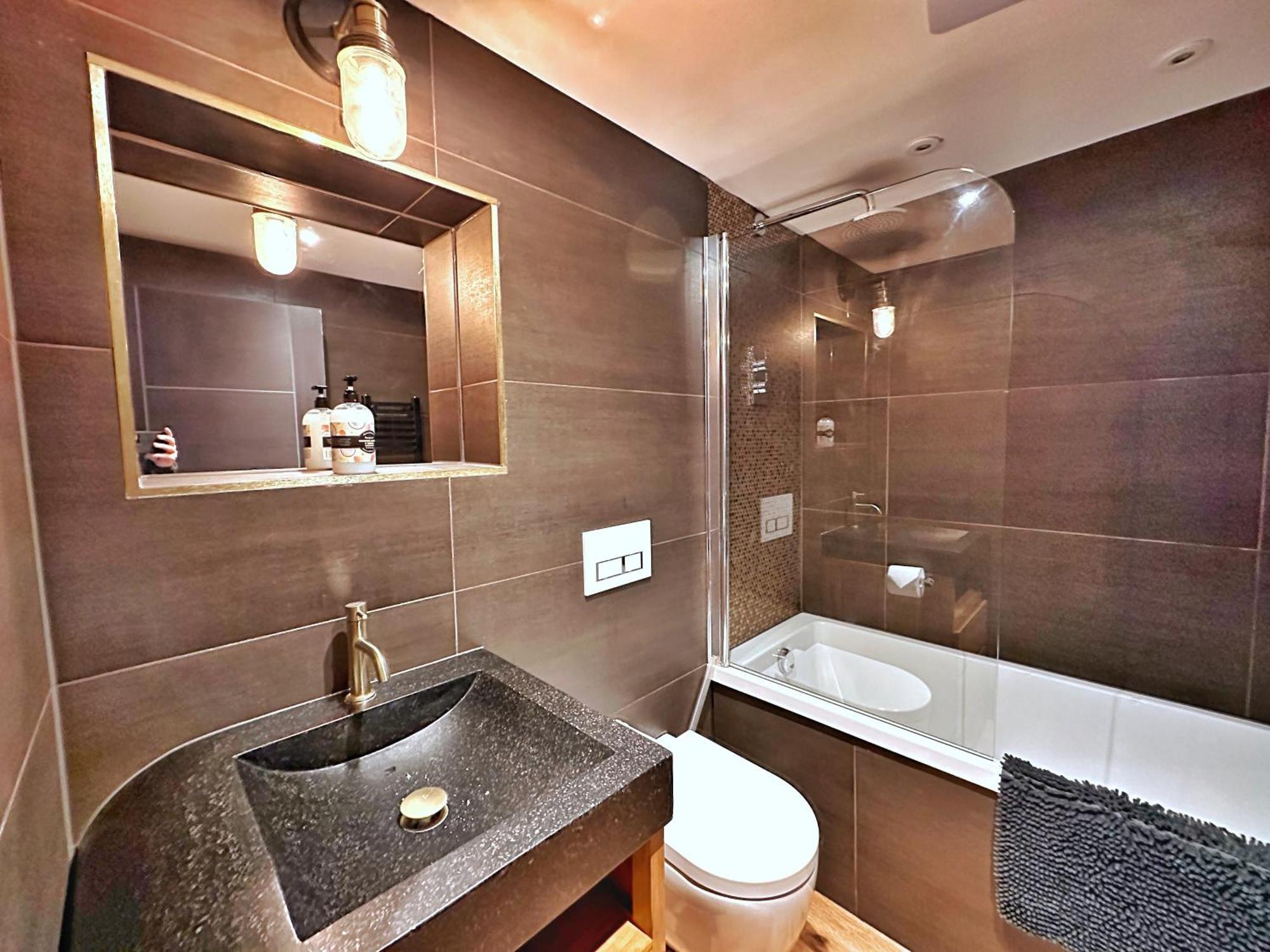 Chy Glynn. Luxury With Hot Tub And Views. Casa vacanze